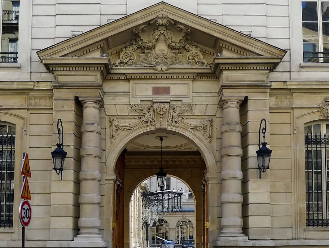 You are currently viewing Le Siècle : Un club d’influence au cœur du pouvoir Français depuis 1944