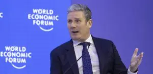 Lire la suite à propos de l’article Grande-Bretagne : Le nouveau premier ministre et contributeur du FEM, Keir Starmer, va-t-il réintégrer le royaume à l’Europe ?