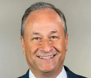 Lire la suite à propos de l’article Etats-unis : Doug Emhoff, époux dévoué et allié précieux de Kamala Harris
