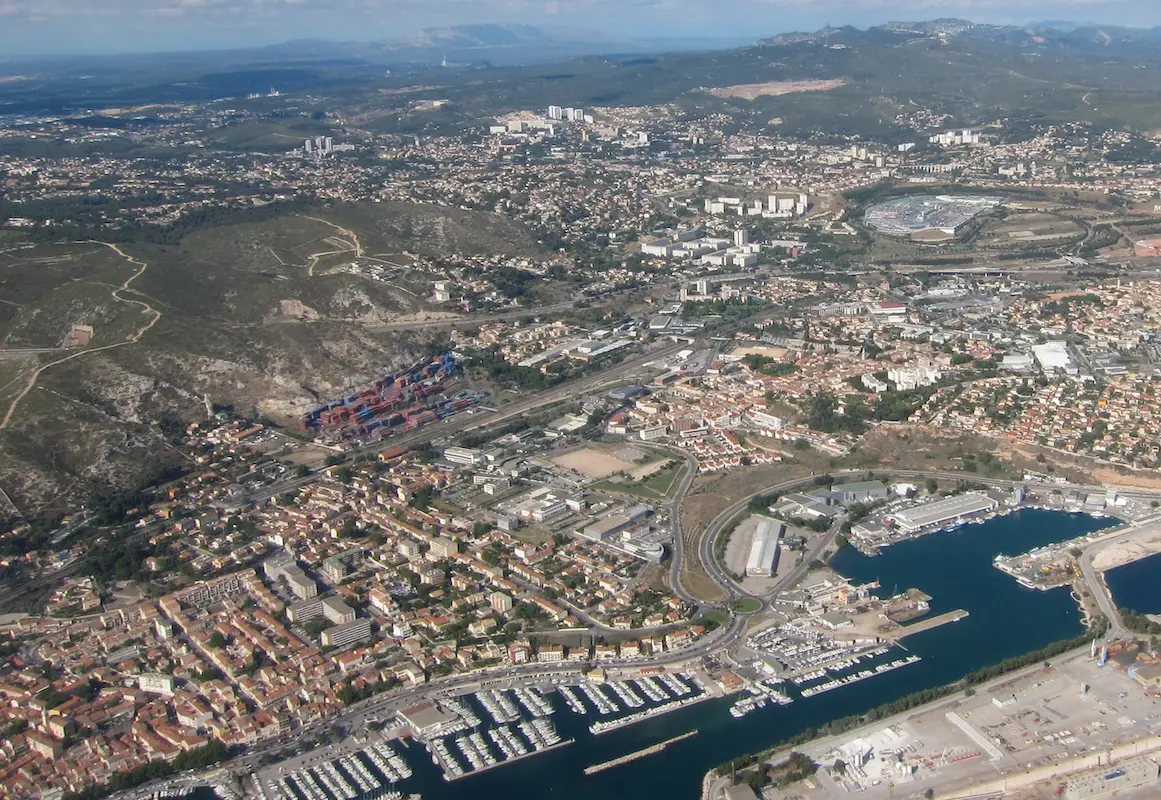 You are currently viewing Marseille : Une fracture sociale persistante entre quartiers riches et pauvres