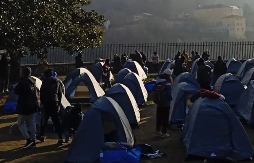 You are currently viewing Lyon : Des migrants déplacés au jardin des Chartreux après l’évacuation du square du Béguin