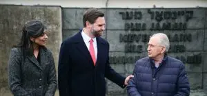 Lire la suite à propos de l’article Allemagne : JD Vance honore l’histoire de l’holocauste lors de sa visite du Mémorial de Dachau