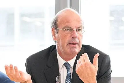 You are currently viewing Éric Lombard appelle à une mobilisation économique pour passer à une « économie de guerre »