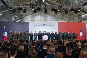 Lire la suite à propos de l’article Emmanuel Macron appelle à une « Économie de guerre » et à « une impulsion importante » du SNU lors des vœux aux Armées
