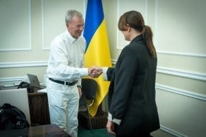 Lire la suite à propos de l’article Eric Schmidt, ancien PDG de Google, investit secrètement dans les drones de défense en soutien à l&rsquo;Ukraine