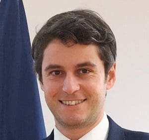 Lire la suite à propos de l’article Gabriel Attal serait un cousin éloigné de Charles III et d&rsquo;Apolline de Malherbe