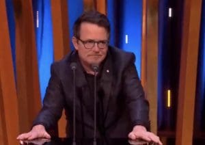 Lire la suite à propos de l’article Grande-Bretagne : À la cérémonie des Bafta, l&rsquo;entrée en scène de Michael J. Fox a ému le public