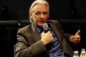 Lire la suite à propos de l’article Julian Assange face au risque d&rsquo;extradition : Enjeux de liberté et ombres du pouvoir global