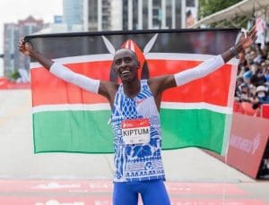 Lire la suite à propos de l’article Mort de Kelvin Kiptum : Trois hommes interpellés après le décès du recordman du marathon