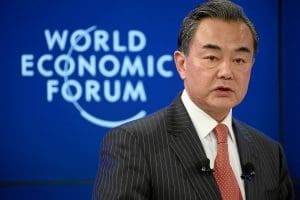 Lire la suite à propos de l’article Chine : Le ministre des Affaires étrangères et contributeur du FEM appelle à une conférence pour la paix en Ukraine