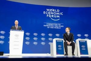 Lire la suite à propos de l’article Des contributeurs du Forum économique mondial rendent un  rapport commandé par Macron sur l&rsquo;Intelligence artificielle