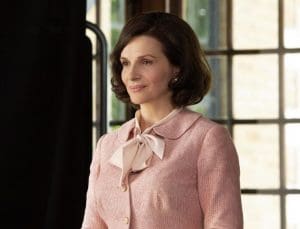 Lire la suite à propos de l’article Juliette Binoche explore la complexité de Coco Chanel et sa relation avec le Duc de Westminster dans &lsquo;The New Look&rsquo;