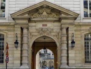 Lire la suite à propos de l’article Le Siècle : Un club d&rsquo;influence au cœur du pouvoir Français depuis 1944