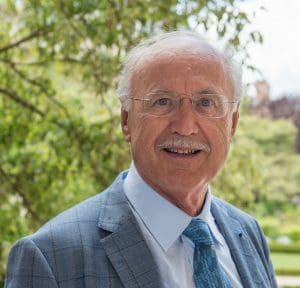 Lire la suite à propos de l’article Lyon : Quand le franc-maçon Jean-Louis Touraine contenait le virus du Sida avec la thérapie génique