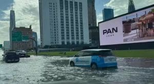 Lire la suite à propos de l’article Dubaï : Les inondations sont-elles les conséquences d&rsquo;un exercice de géo-ingénieurie qui aurait mal tourné ?