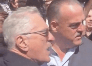 Lire la suite à propos de l’article Etats-Unis : Robert De Niro compare Trump à un nazi et se fait insulter lors d’un rassemblement à New York