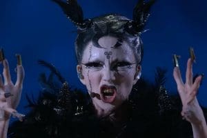 Lire la suite à propos de l’article Eurovision 2024 : Bambie Thug, la sorcière queer Irlandaise, suscite la polémique