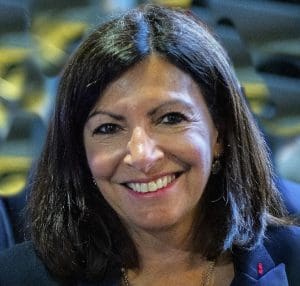 Lire la suite à propos de l’article JO Paris 2024 : Les promesses de baignade d&rsquo;Anne Hidalgo et Emmanuel Macron déclenche le hashtag provocateur #JeChieDansLaSeineLe23Juin