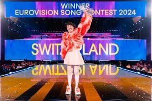 Lire la suite à propos de l’article L&rsquo;Édition controversée de l&rsquo;Eurovision 2024 se conclut par le couronnement d&rsquo;un artiste non-binaire