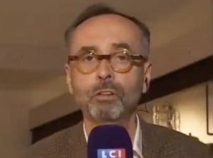 Lire la suite à propos de l’article Le soutien de Robert Menard aux velléités de guerre de Macron, et les liens de RSF avec le FEM