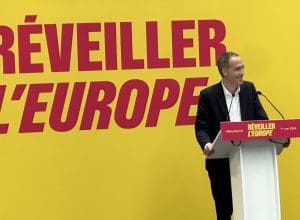 Lire la suite à propos de l’article Les liens de Raphaël Glucksmann avec le Forum économique mondial commencent à se voire