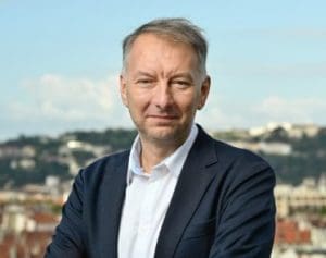 Lire la suite à propos de l’article Lyon : La Métropole étend l’accès gratuit aux protections menstruelles dans ses collèges