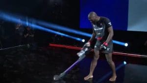 Lire la suite à propos de l’article MMA : Doumbè fait le ménage et s&rsquo;impose par TKO au premier round