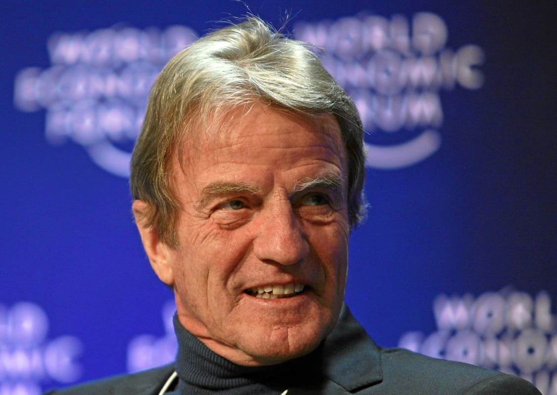 You are currently viewing Quand Berand Kouchner appelait les Young Globals Leaders du Forum économique mondial à mettre en place un système d&rsquo;assurance-maladie universelle