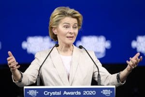 Lire la suite à propos de l’article Union européenne : L&rsquo;étau se resserre autour d&rsquo;Ursula Von der Leyen et d&rsquo;Albert Bourla dans l&rsquo;affaire des SMS