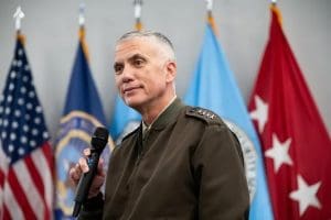 Lire la suite à propos de l’article Edward Snowden critique le recrutement de l&rsquo;ancien directeur de la NSA par OpenAI