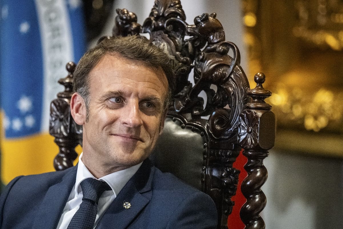 You are currently viewing Emmanuel Macron promet de changer mais continue à faire dans le manichéisme