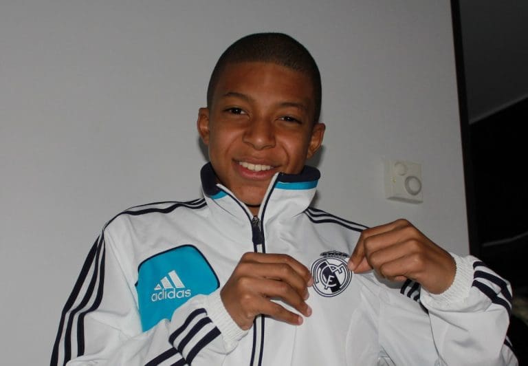 Lire la suite à propos de l’article Kylian Mbappé réalise son rêve d&rsquo;enfance en rejoignant le Real Madrid jusqu&rsquo;en 2029