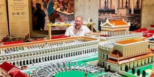 Lire la suite à propos de l’article Métropole de Lyon : Bruno Bernard plus WEF que jamais se rend à l’atelier participatif de l&rsquo;exposition LEGO