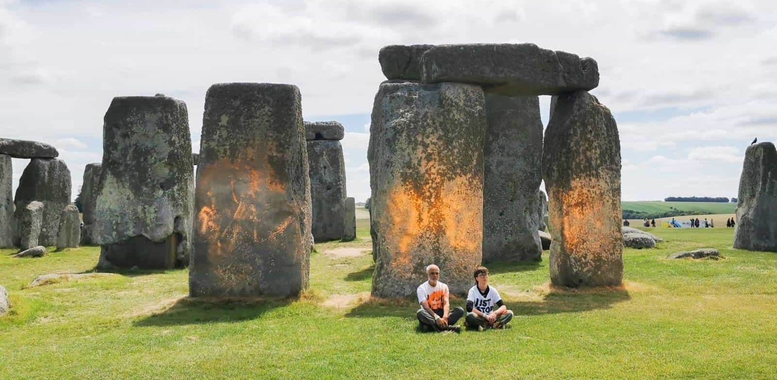 You are currently viewing Royaume-Uni : Indignation après l&rsquo;aspersion de Stonehenge par des militants écologistes proches du WEF