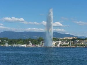 Lire la suite à propos de l’article Suisse : A Genève, les Bains du Jet d&rsquo;eau vont investir le lac