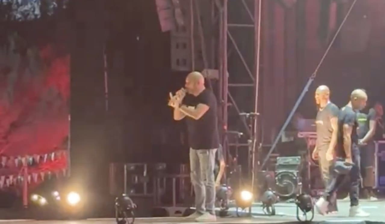 You are currently viewing Akhenaton répond à Pascal Praud lors du Festival Pause Guitare à Albi