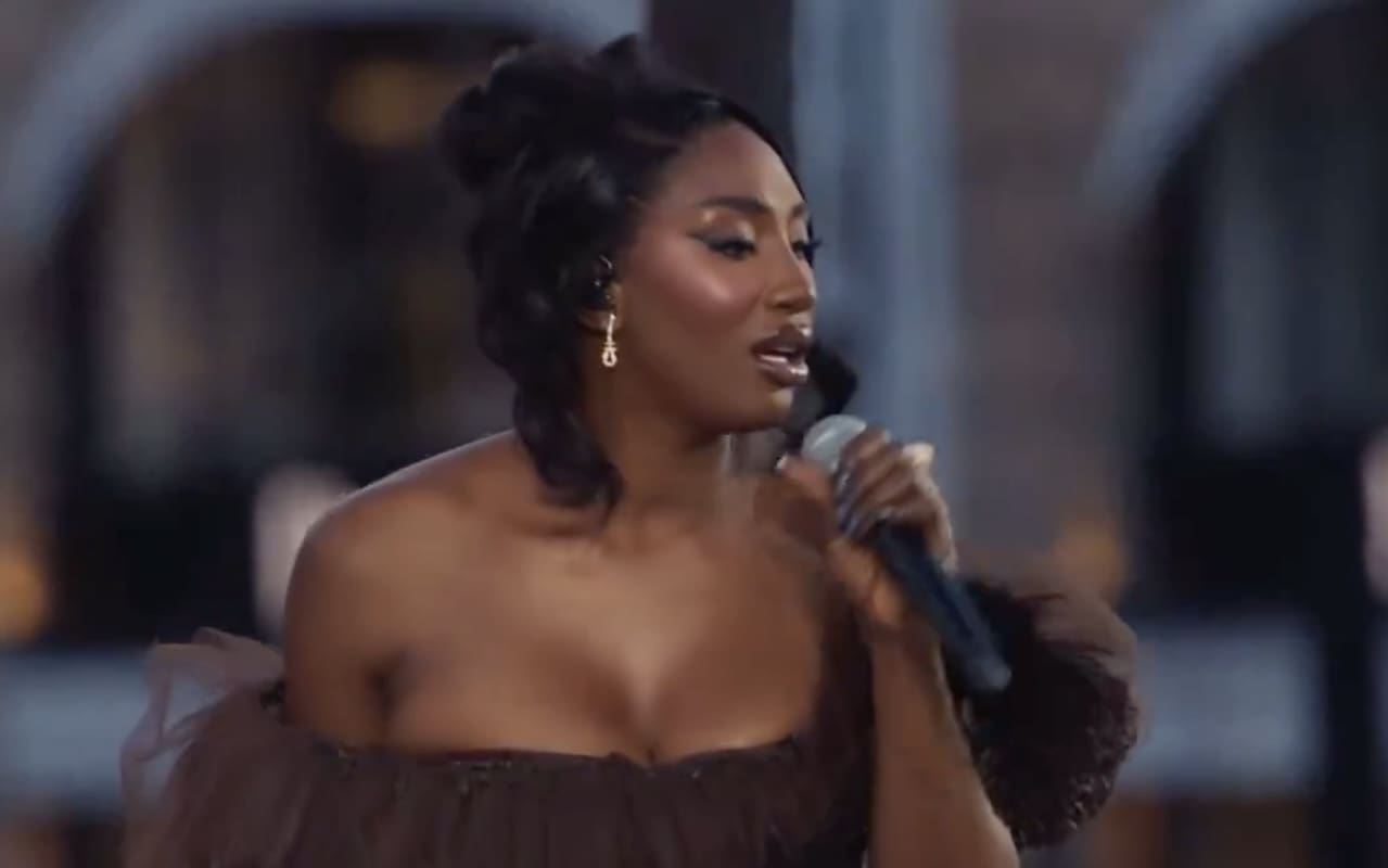 You are currently viewing Aya Nakamura artiste française préférée de l&rsquo;élite mondialiste appelle à voter contre le RN