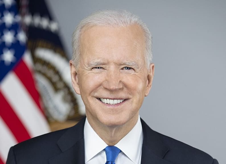 You are currently viewing Etats-Unis : Biden se décrit comme « la première femme noire à servir avec un président noir »