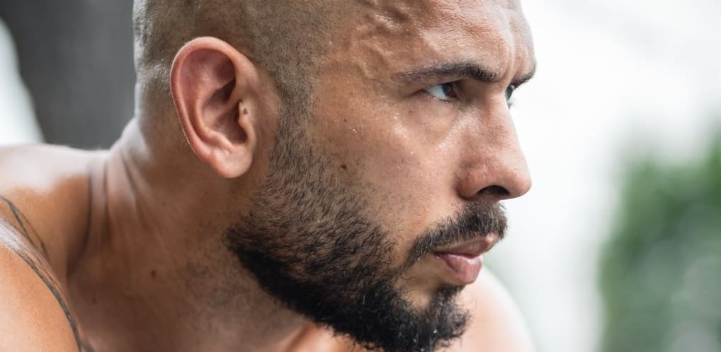 You are currently viewing Etats-unis : Andrew Tate évoque une tentative de « coup d&rsquo;État »après l&rsquo;attaque sur Donald Trump