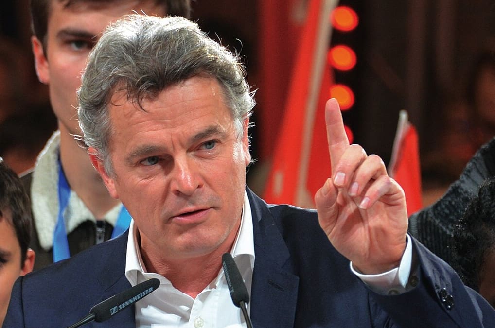 You are currently viewing Fabien Roussel surpris au téléphone en train d&rsquo;évoquer un potentiel ralliement avec « Darmanin, Véran et autres macronistes, sans les insoumis »?