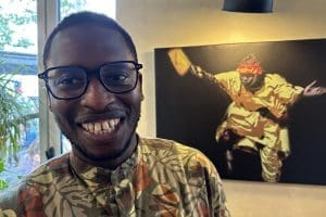 Lire la suite à propos de l’article Finissage de l&rsquo;exposition « Ubbeekku » à Lyon : Rencontre avec l&rsquo;artiste Sénégalais Baba Diedhiou