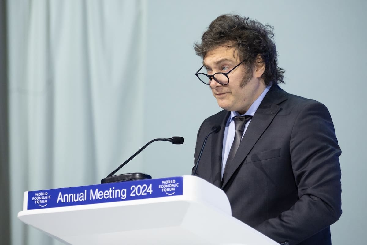 You are currently viewing Javier Milei vire un membre du ministère des Sports ayant critiqué les chants présumés racistes de l’équipe d’Argentine