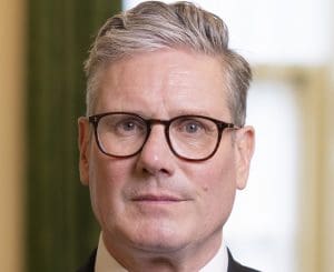 Lire la suite à propos de l’article Keir Starmer : L&rsquo;ascension au sein du Parti travailliste grâce à la lutte contre l&rsquo;antisémitisme et une garde féminine rapprochée
