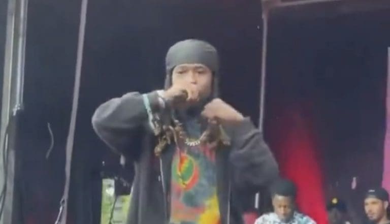 Lire la suite à propos de l’article Le rappeur Jok&rsquo;Air dénonce l&rsquo;influence des médias lors de la soirée du Front Démocratique