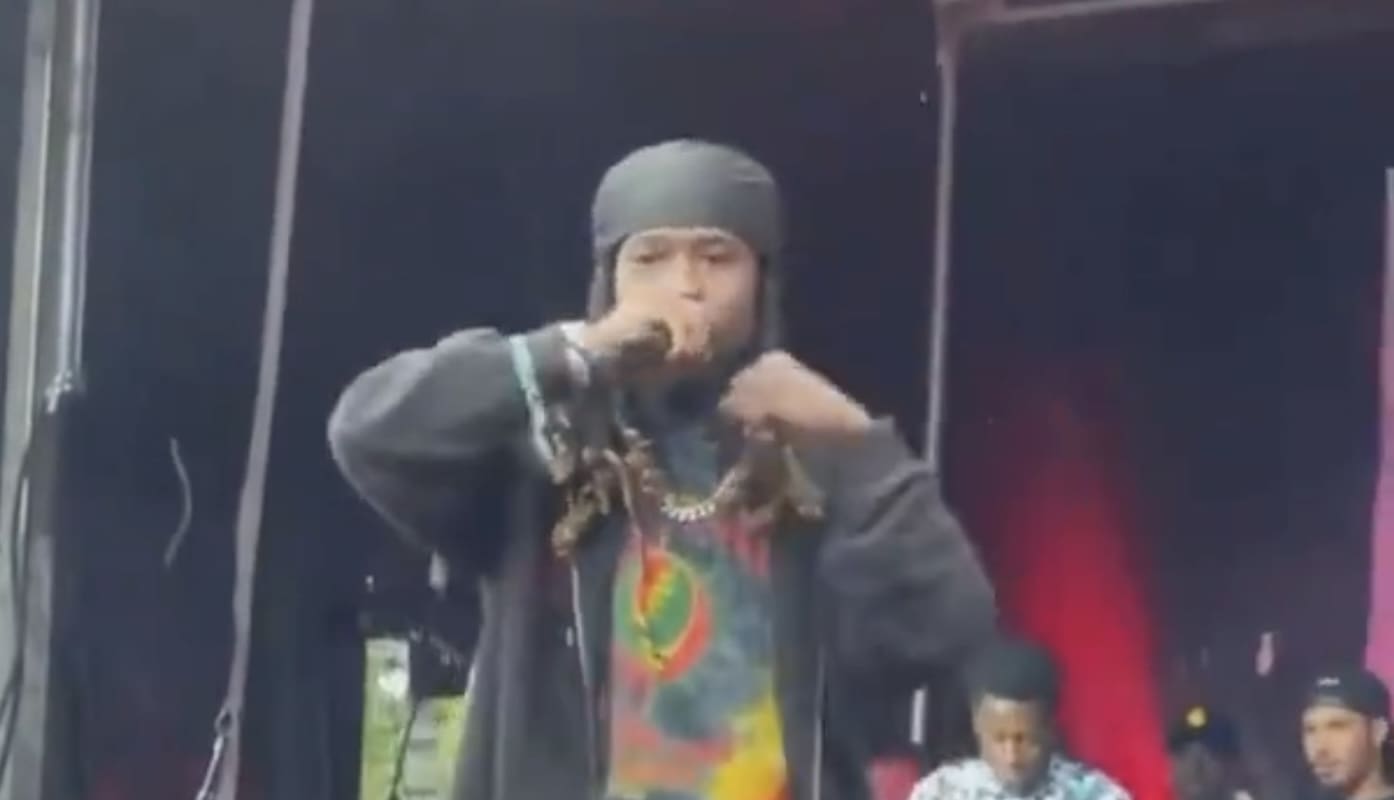 You are currently viewing Le rappeur Jok&rsquo;Air dénonce l&rsquo;influence des médias lors de la soirée du Front Démocratique