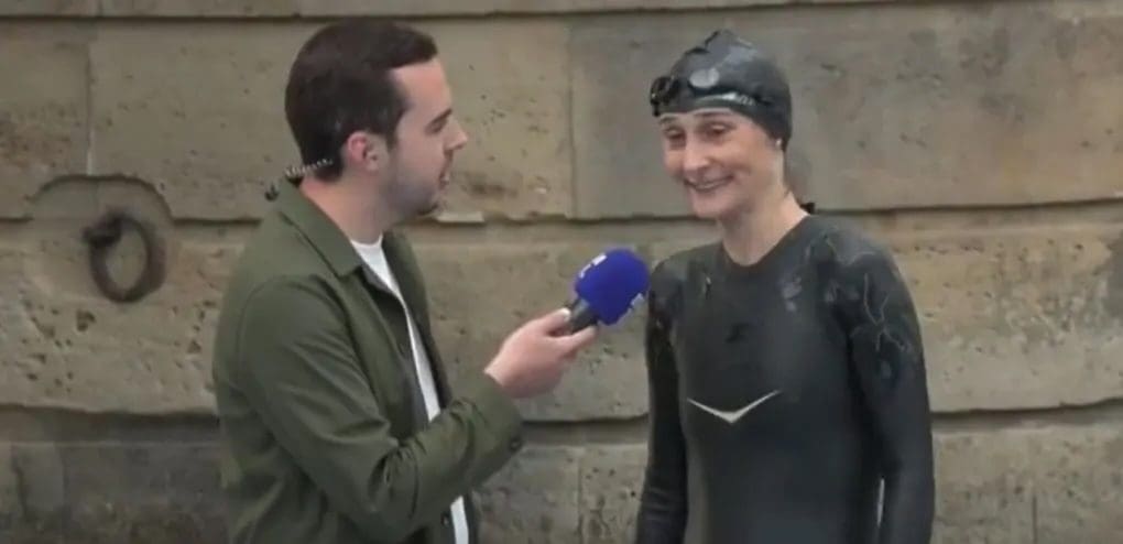 You are currently viewing Paris : La baignade pathétique d&rsquo;Amélie Oudéa-Castéra dans la Seine