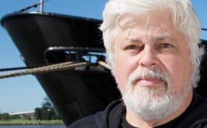 Lire la suite à propos de l’article Paul Watson, fondateur de Sea Shepherd, arrêté par la police danoise 