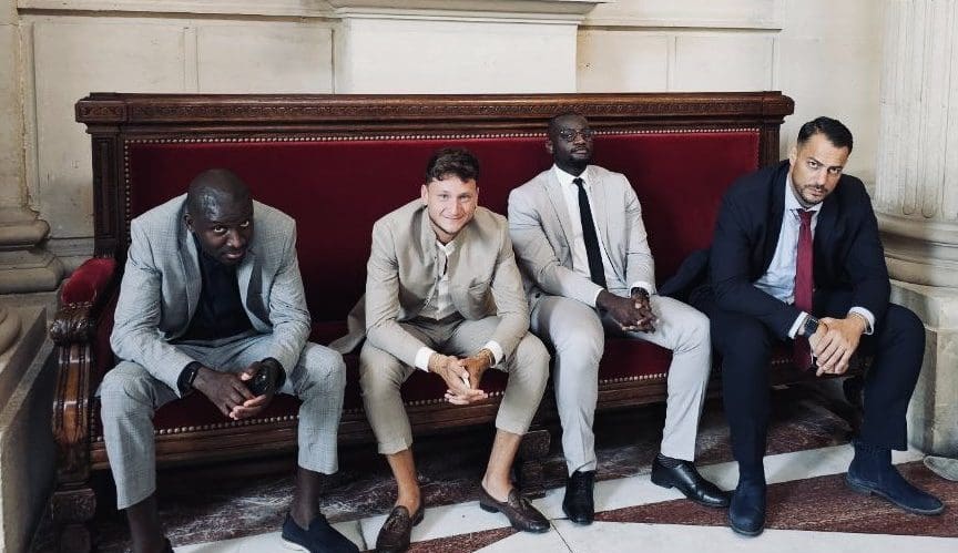 You are currently viewing Une photo de députés LFI déclenche des commentaires nauséabonds