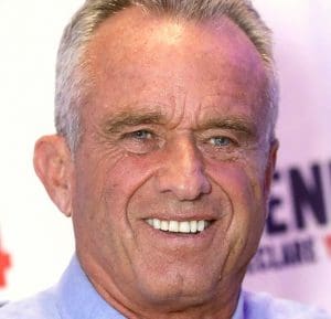 Lire la suite à propos de l’article Présidentielle américaine : Robert F. Kennedy Jr. suspend sa campagne et soutient Trump