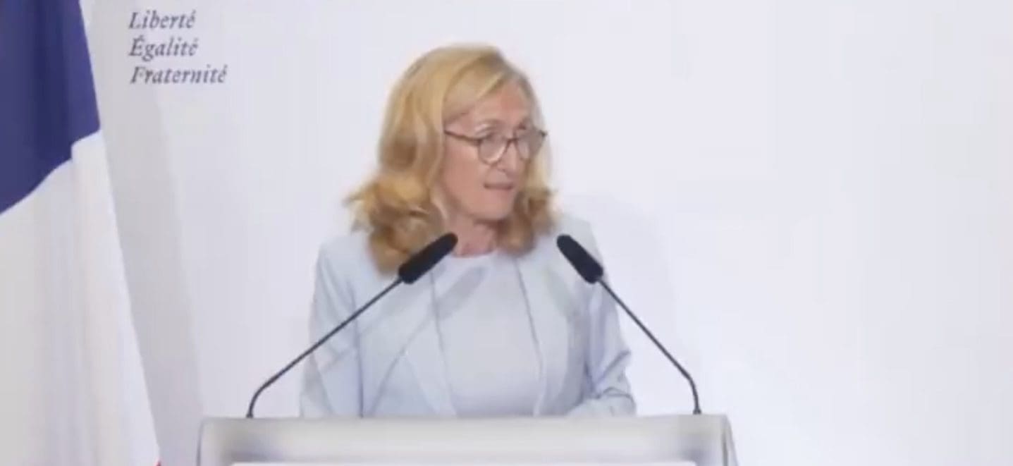 You are currently viewing Rentrée scolaire 2024 : Nicole Belloubet annonce l&rsquo;expérimentation de l&rsquo;interdiction des téléphones portables